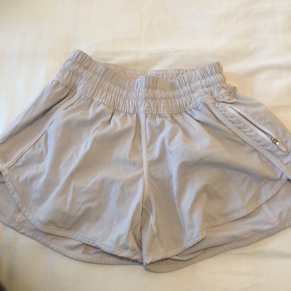 Lululemon Size 6 Tracker Short in White